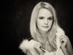 Tinuta perfecta pentru o seara racoroasa de vara haina de blana pentru dama