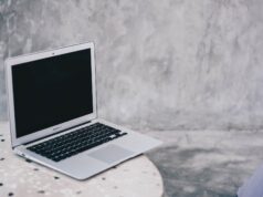 De ce sa cumperi bunicilor un laptop ieftin si cum sa-l alegi? Laptopuri second hand