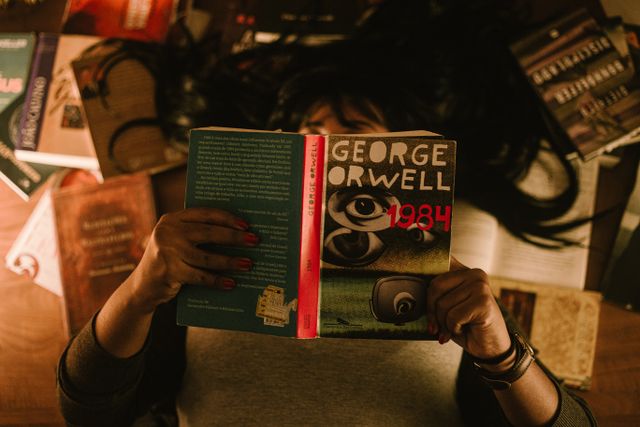 cei-mai-influenți-scriitori-ai-secolului-XX George Orwell
