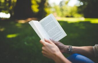 „Fiicele mării” de Eleanor Buchanan – o saga despre familie, secrete și drumuri care schimbă destine Fiicele mării
