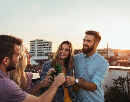 Contractul de comodat, soluția legală când locuiești gratuit în casa altcuiva comodat locuință părinți copii